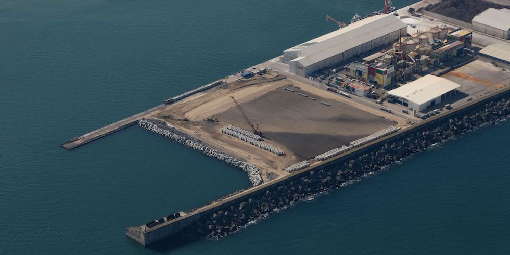 muelle AZ-O puerto bilbao vista aerea muelle AZ-O puerto bilbao vista aerea