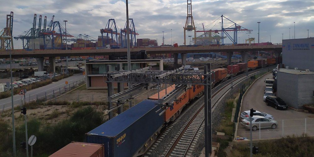 Entrada tren puerto valencia