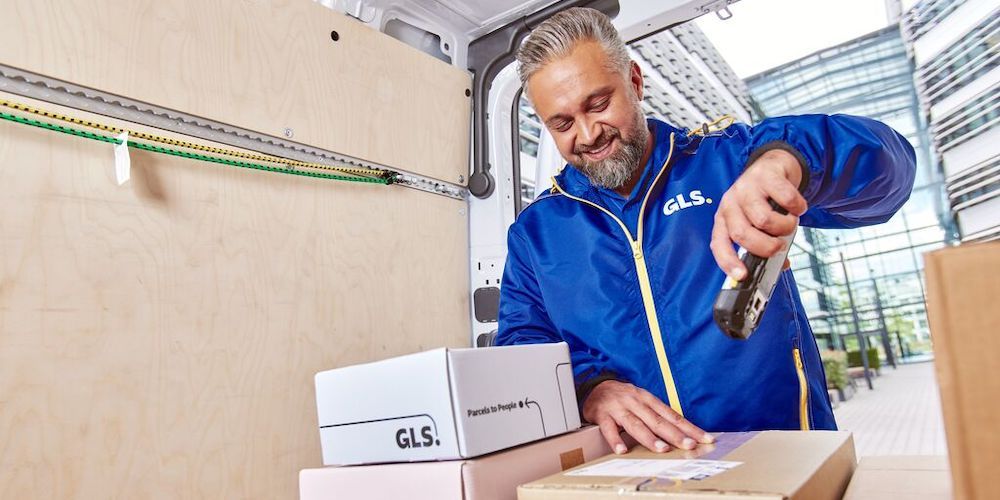 mensajero GLS escaneo paquete mensajero GLS escaneo paquete