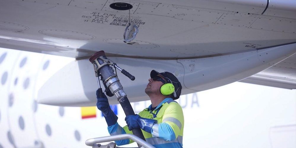 Presentación del nuevo combustible sostenible de Cepsa para aviones en Sevilla