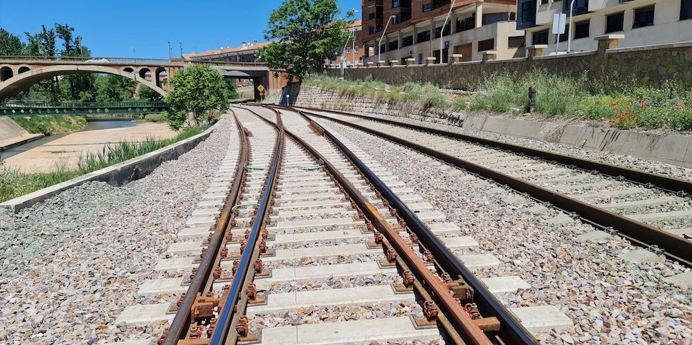 adif ferrocarril apartadero Teruel