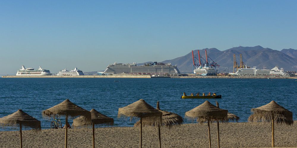 Varios cruceros en el puerto de Malaga