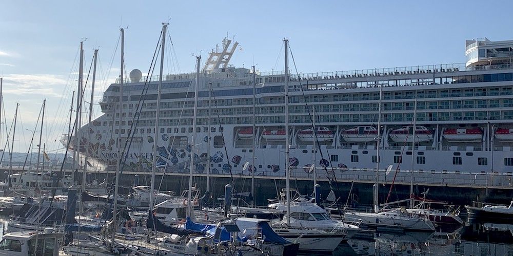 Crucero en el puerto de La Coruña