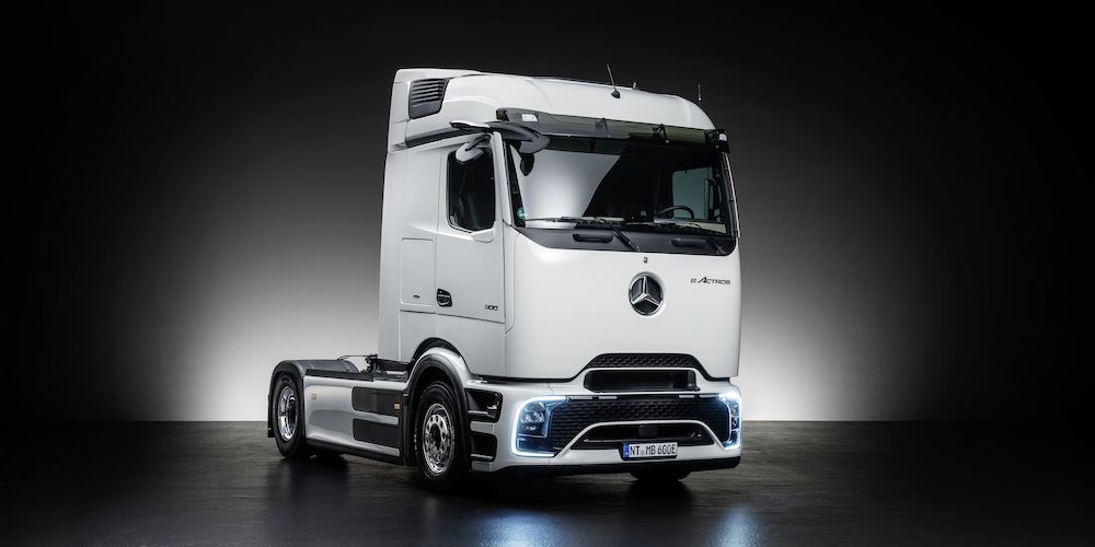 Mercedes-Benz Trucks feiert Weltpremiere des batterieelektrischen Fernverkehrs-Lkw eActros 600Mercedes-Benz Trucks celebrates world premiere of the battery electric long-haul truck eActros 600
