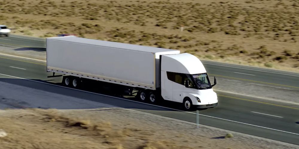 Tesla semi circulando copia