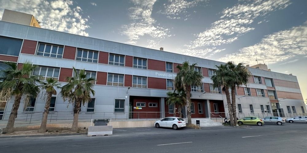 puerto almeria dependedencias policia