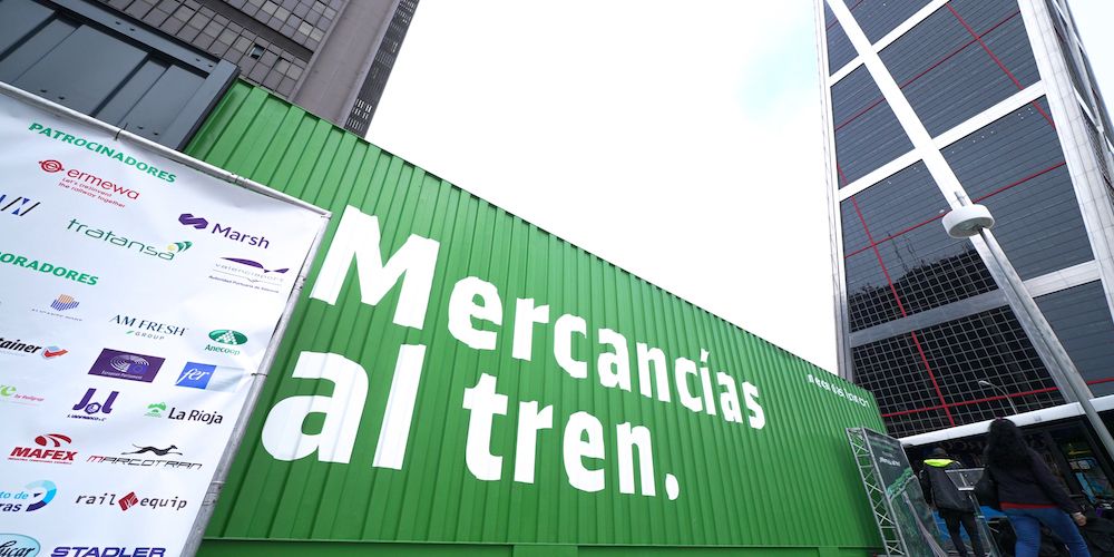 Contenedor Mercancías al tren en Madrid