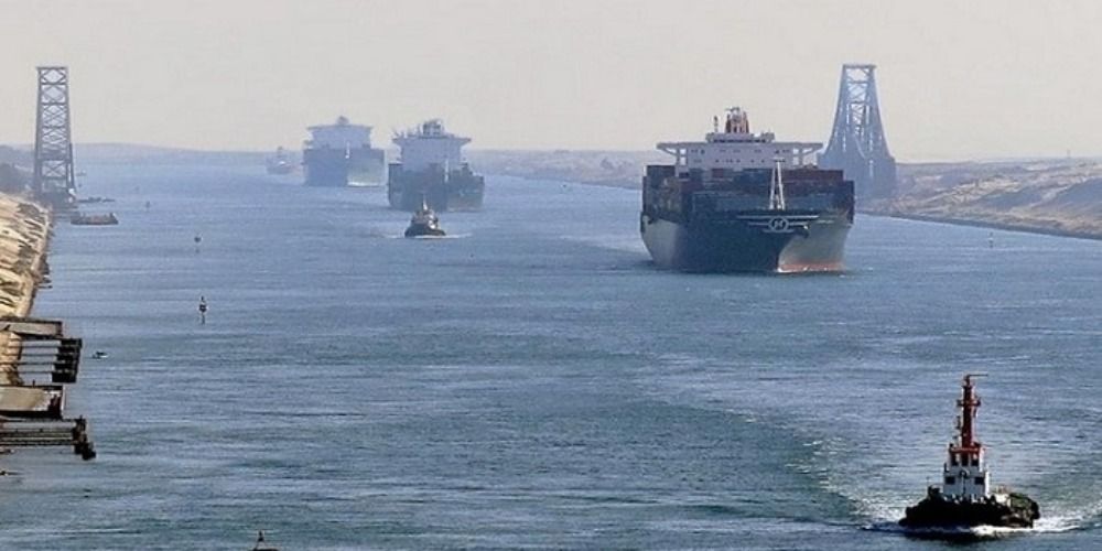 Traffic in the Suez Canal