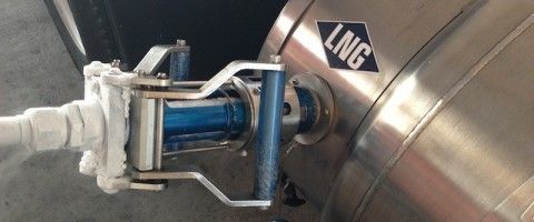 Repostaje de gas natural licuado GNL