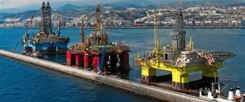 Plataformas petrolíferas en el puerto de La Luz