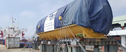 Argelia transporta a Holanda un generador con barco semisumergible