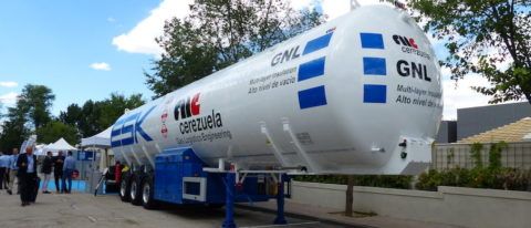 Cisterna criogénica de CMC Cerezuela de 58.000 litros de capacidad para el transporte.