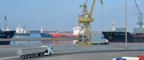 puerto-escombreras terminal graneles sólidos Cartagena camion volquete
