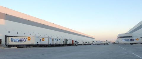 Más de 42.000 m² de instalaciones logísticas en un modelo que por primera vez sitúa en paralelo una nave logística y una plataforma de crossdocking del mismo operador.