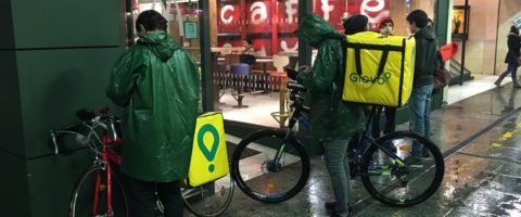 Repartidores Glovo bicicleta e-commerce alimentación