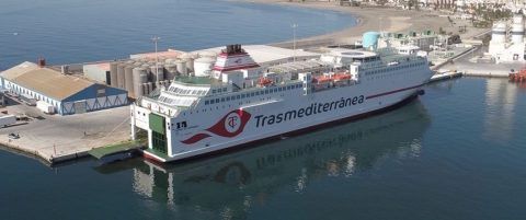 buque-ciudad-de-granada-trasmediterranea-puerto-de-motril
