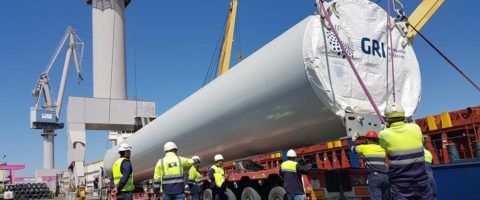 llegada-de-torres-eolicas-para-gri-towers-en-el-puerto-de-sevilla
